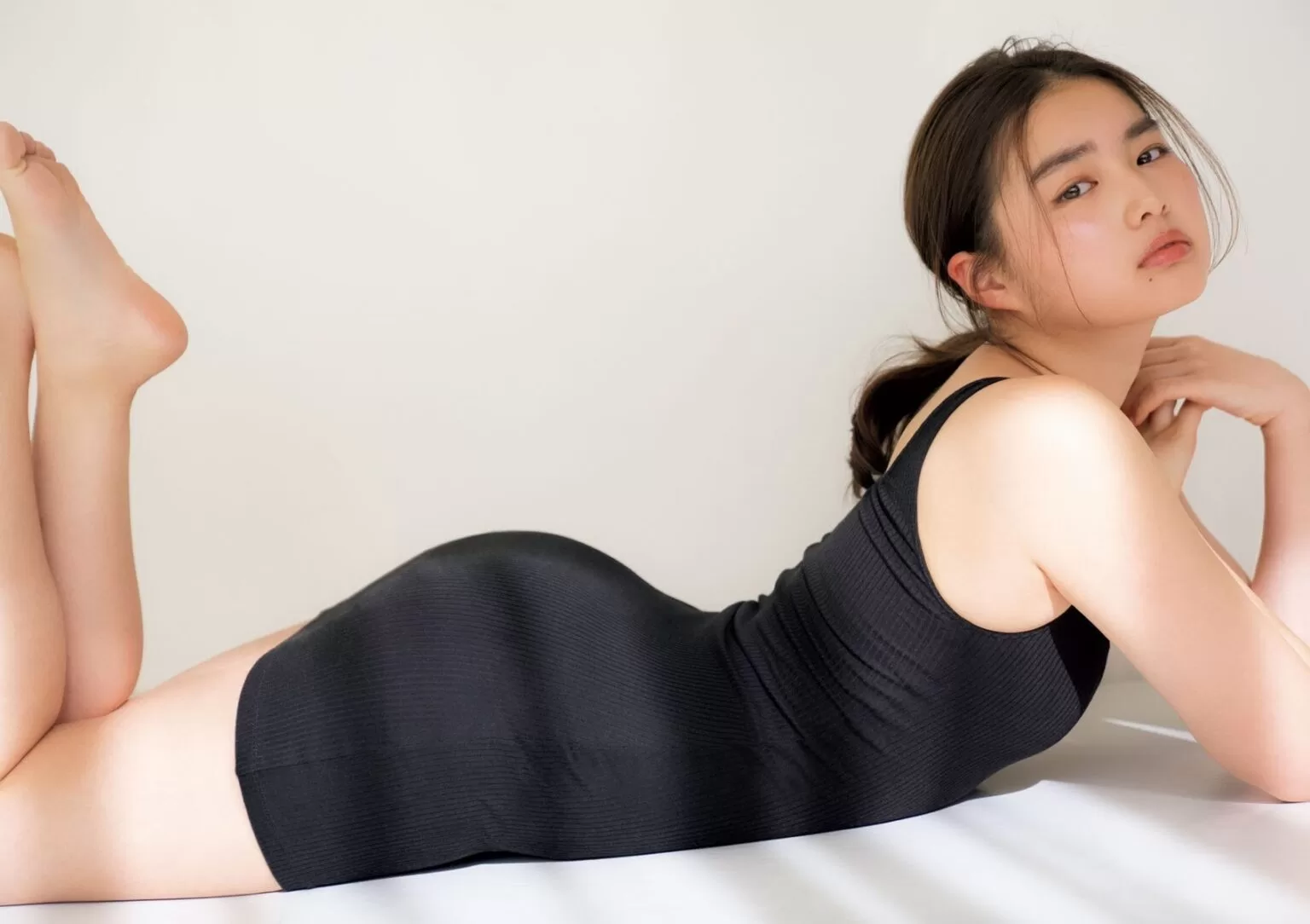 箭内夢菜　水着