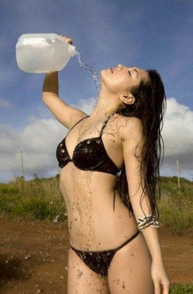 高梨臨 水着