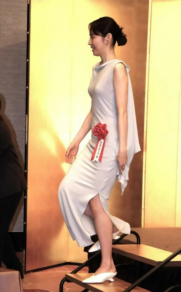  長澤まさみ　ボディライン　ドレス　エロ