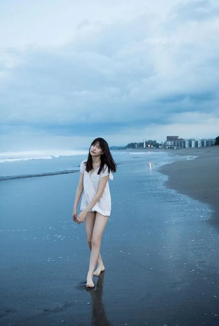 大野いと 水着 ビキニ ランジェリー 下着 グラビア 写真集 原色美女図鑑 週刊少年マガジン おっぱいバレー Seventeen専属モデル 高校デビュー ヒロイン 長嶋晴菜役 第91回全国高校サッカー選手権大会 8代目応援マネージャー 福岡ソフトバンクホークス