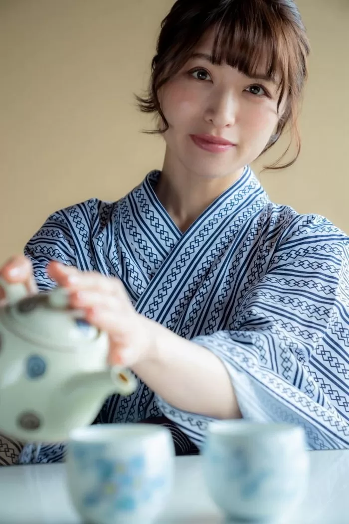 琴井しほり ヘアヌード マン毛 陰毛 ヌード 濡れ場 水着 ビキニ ランジェリー 下着 グラビア 写真集 AV女優 引退 琴井組しほ会 エスワン S1 アタッカーズ 月曜から夜ふかし ストリップ 浅草ロック座 性感帯 喉奥