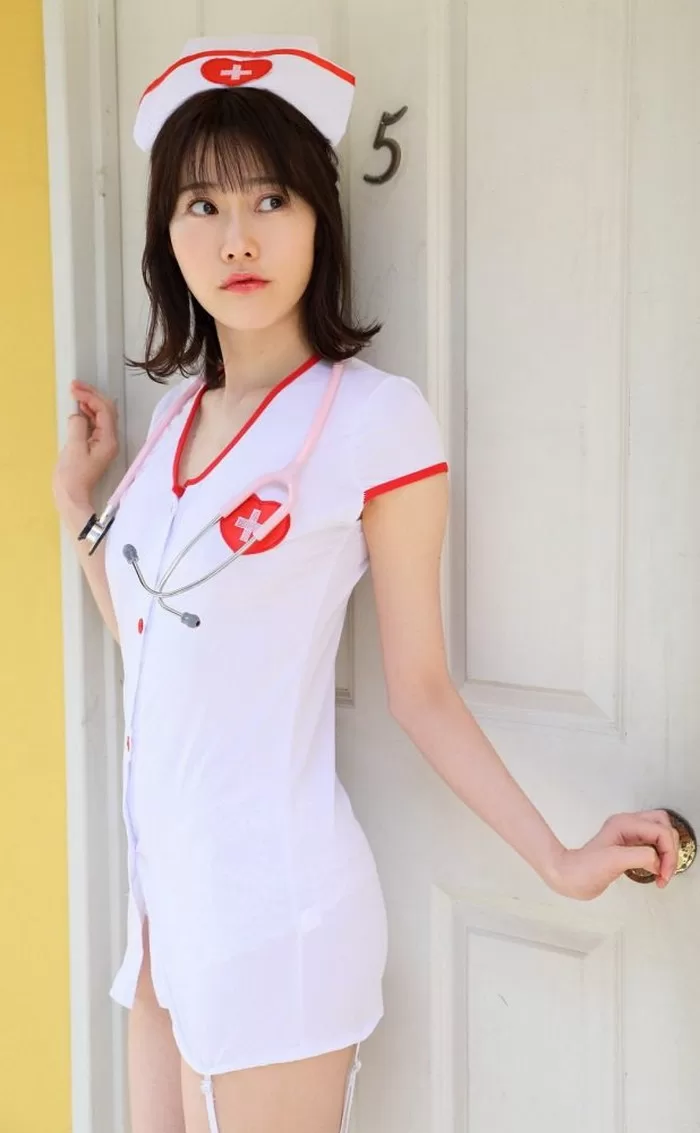 桃里れあ ヌード 濡れ場 水着 ビキニ ランジェリー 下着 グラビア 写真集 日本一エッチな看護師 現役ナース レースクイーン プール撮影会