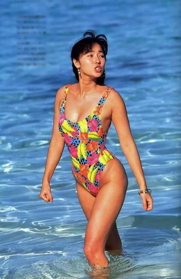 浅野ゆう子 ヌード 濡れ場 水着 ビキニ ランジェリー 下着 グラビア 写真集