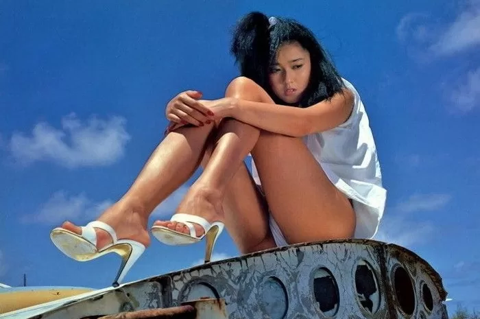 浅野ゆう子 ヌード 濡れ場 水着 ビキニ ランジェリー 下着 グラビア 写真集