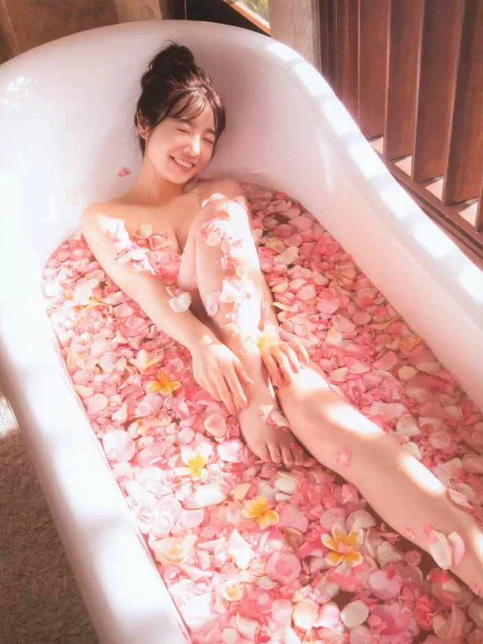 斉藤優里 ヌード 手ブラヌード 濡れ場 水着 ビキニ ランジェリー 下着 グラビア 写真集 乃木坂46 たまごクラブ ひよこクラブ モデルデビュー