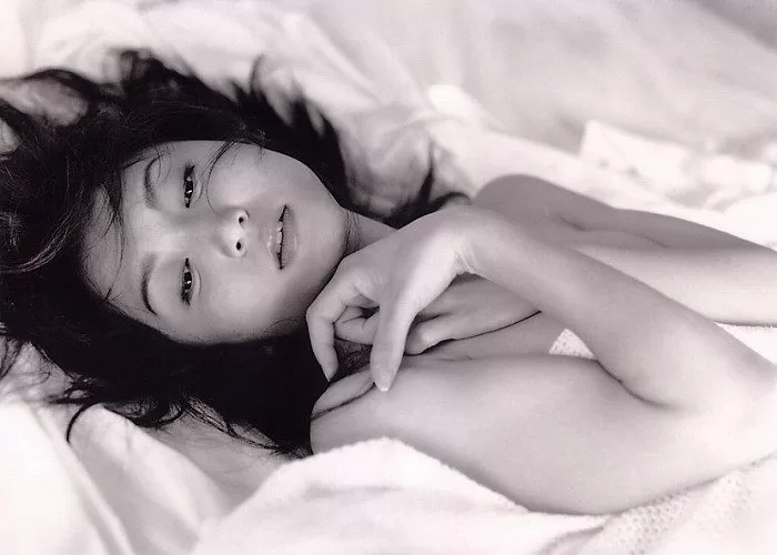 生稲晃子 ヌード 濡れ場 水着 ビキニ ランジェリー 下着 グラビア 写真集 おニャン子クラブ うしろ髪ひかれ隊 メンバー 会員番号40番