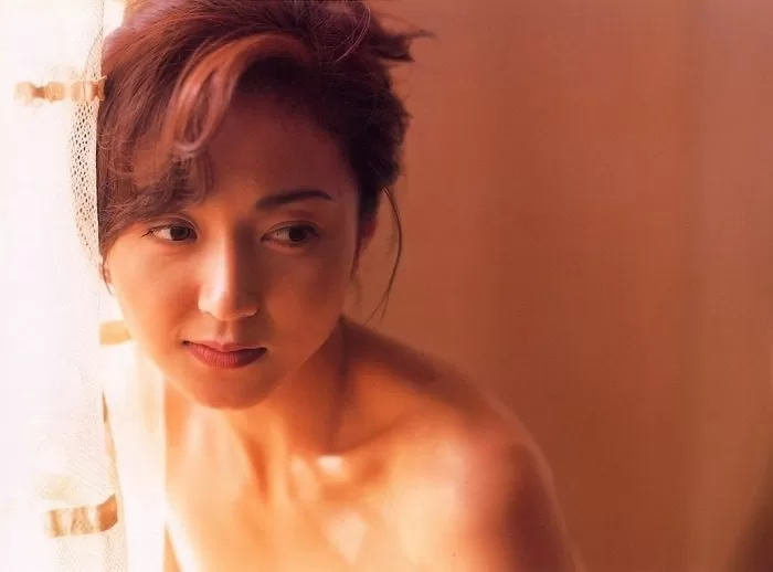 生稲晃子 ヌード 濡れ場 水着 ビキニ ランジェリー 下着 グラビア 写真集 おニャン子クラブ うしろ髪ひかれ隊 メンバー 会員番号40番