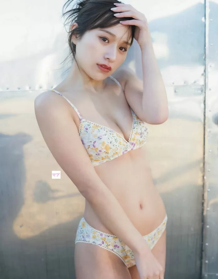 左伴彩佳 水着 ビキニ ランジェリー 下着 グラビア 写真集 AKB48 チーム8