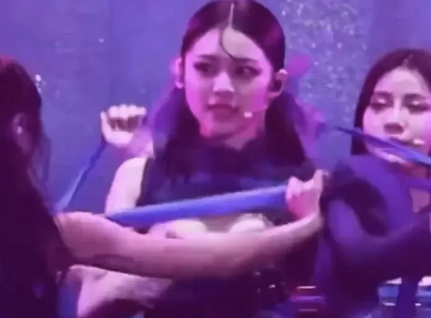 【お○ぱいポロリ】 台湾アイドル、乳首が見えても平然とダンスする姿が凄い！！！！