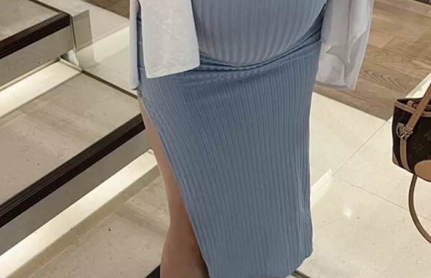 【画像】 妊婦さん、ドスケベな格好で外出してしまうｗｗｗ