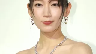 吉岡里帆のおっぱい出しムチムチドレス姿がエロすぎると話題にｗｗｗｗ