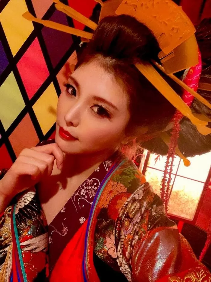 新村あかり ヘアヌード ヌード 濡れ場 水着 ビキニ ランジェリー 下着 グラビア 写真集 AV女優