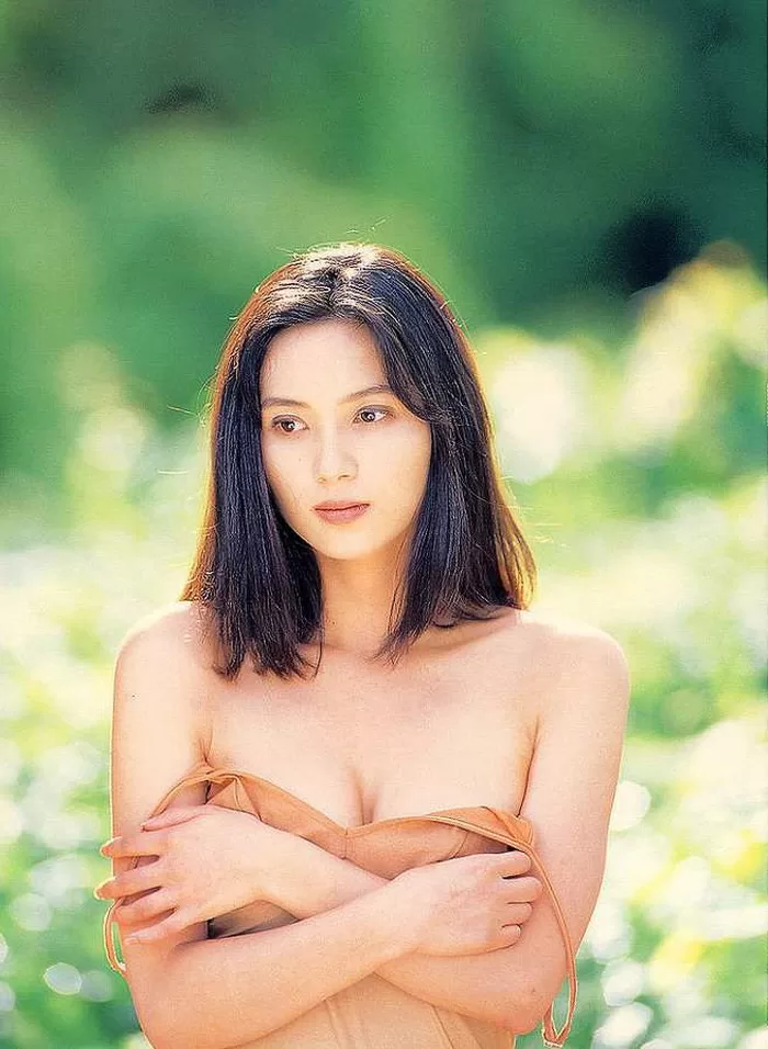 盛本真理子 ヘアヌード ヌード 濡れ場 水着 ビキニ ランジェリー 下着 グラビア 写真集