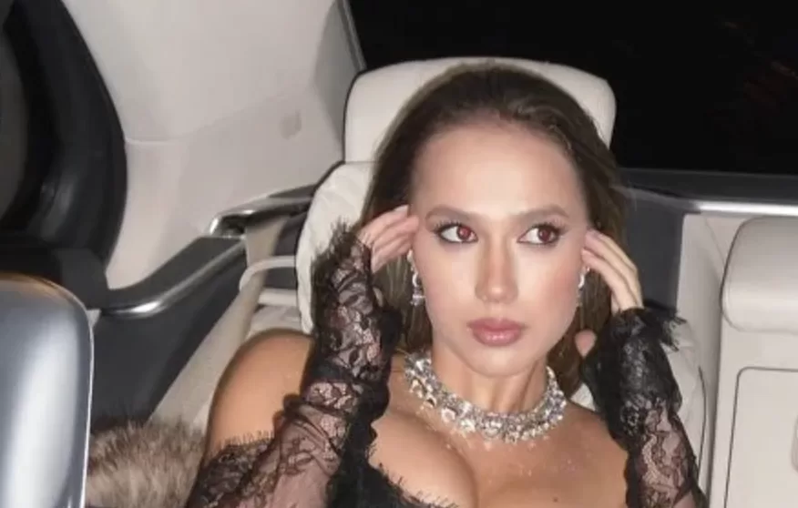 【画像】 フィギュアスケーターのスケスケ衣装が物議ｗｗｗ