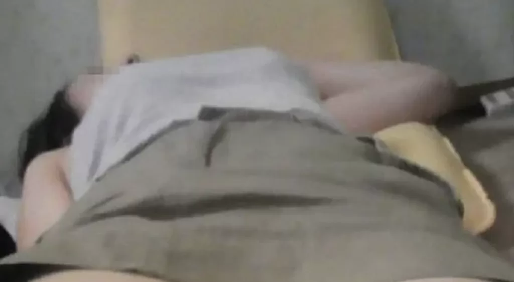 【画像】結局寝てる女の子の無防備なパンチラが一番エロいよなｗｗｗ