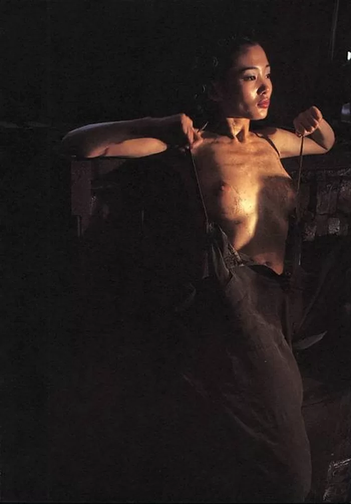 国舞亜矢 ヘアヌード ヌード 濡れ場 水着 ビキニ ランジェリー 下着 グラビア 写真集 篠山紀信 北野武 映画 ソナチネ