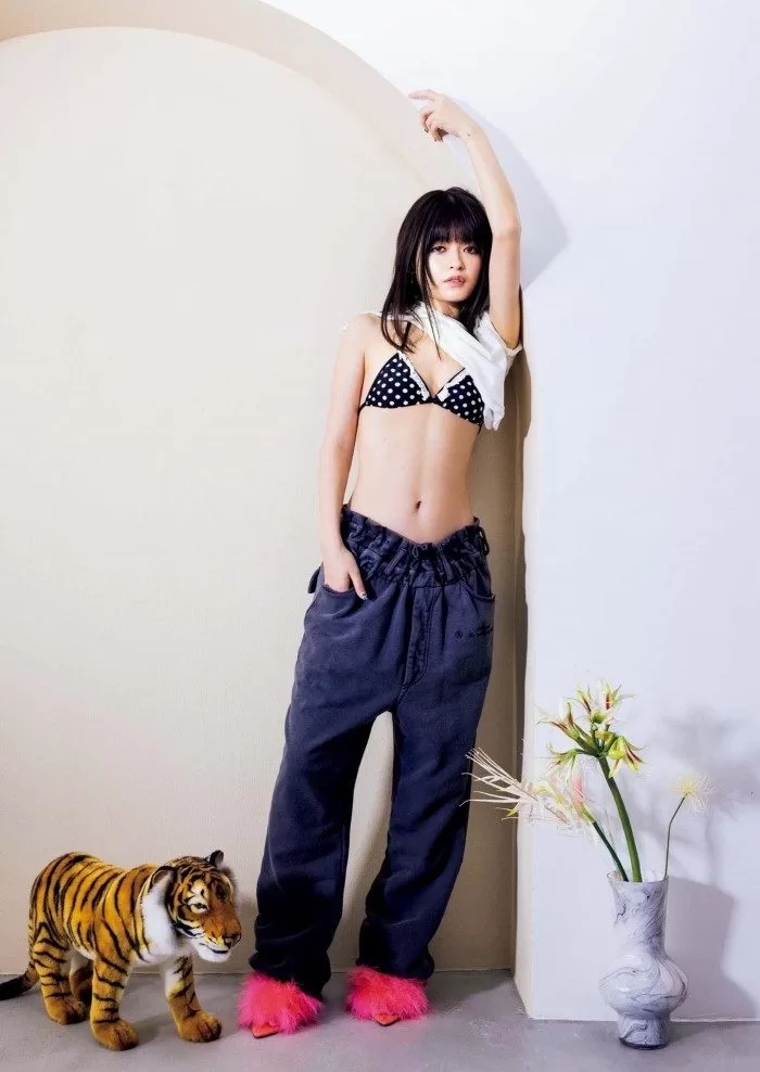 景井ひな 水着グラビア