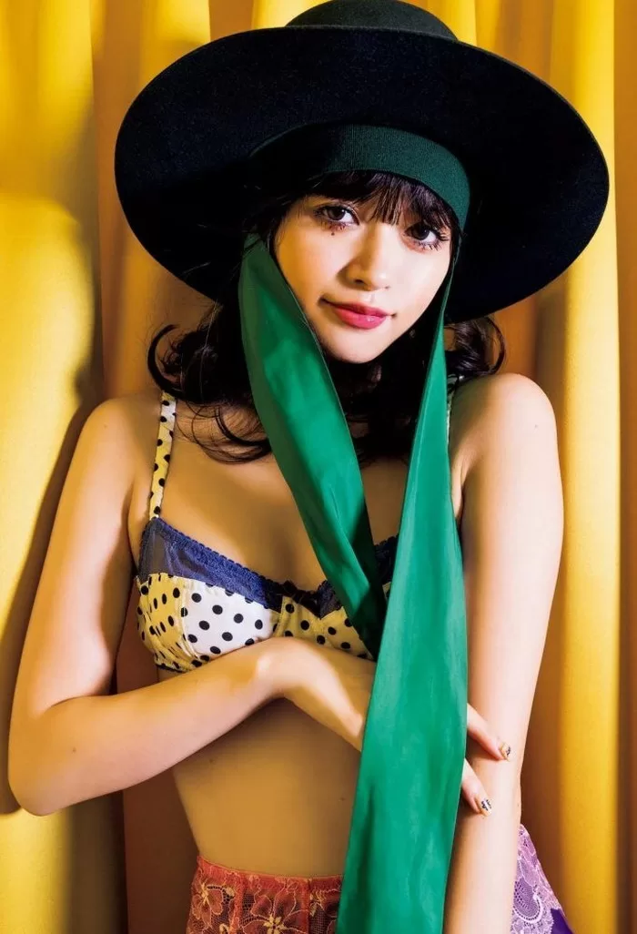 景井ひな 水着グラビア