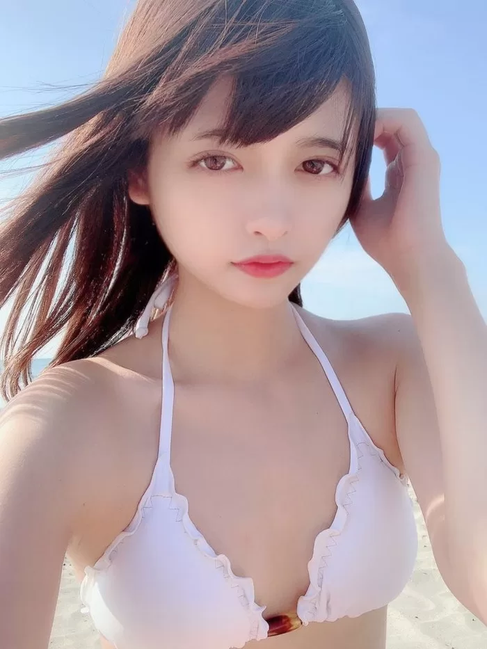 景井ひな 水着グラビア