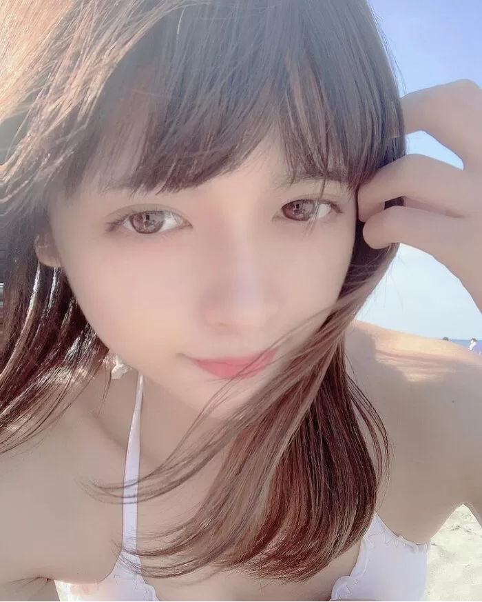 景井ひな 水着グラビア