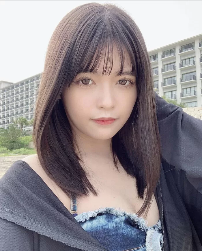 景井ひな 水着グラビア