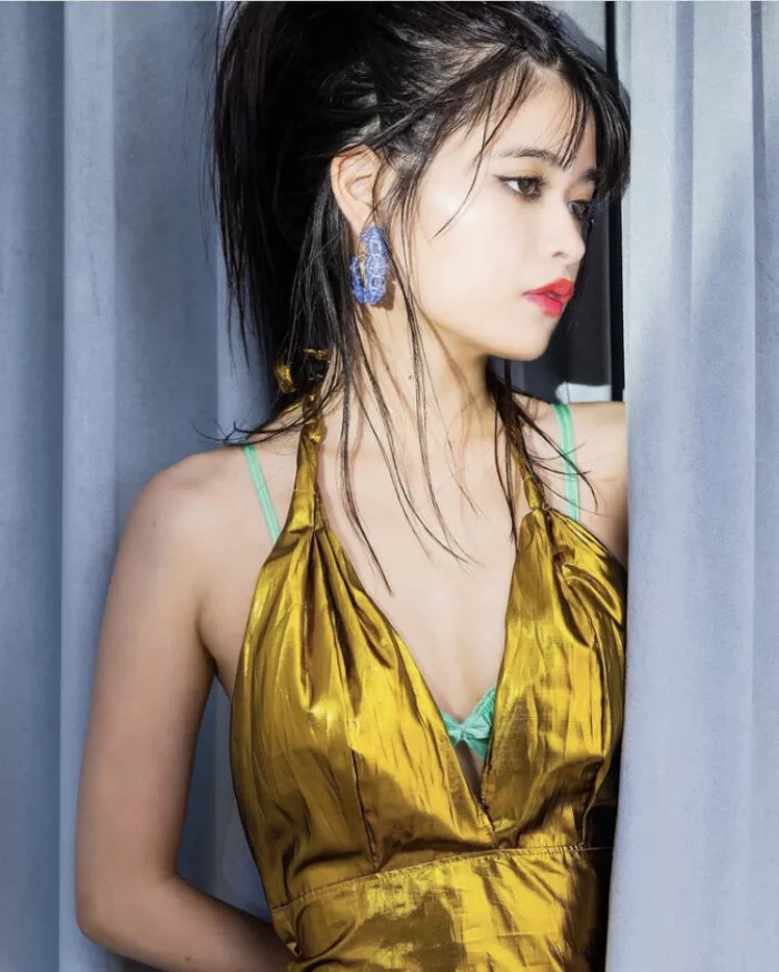 景井ひな 水着グラビア