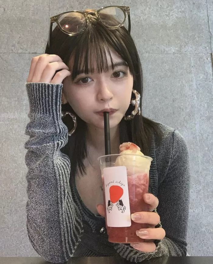 景井ひな 水着グラビア