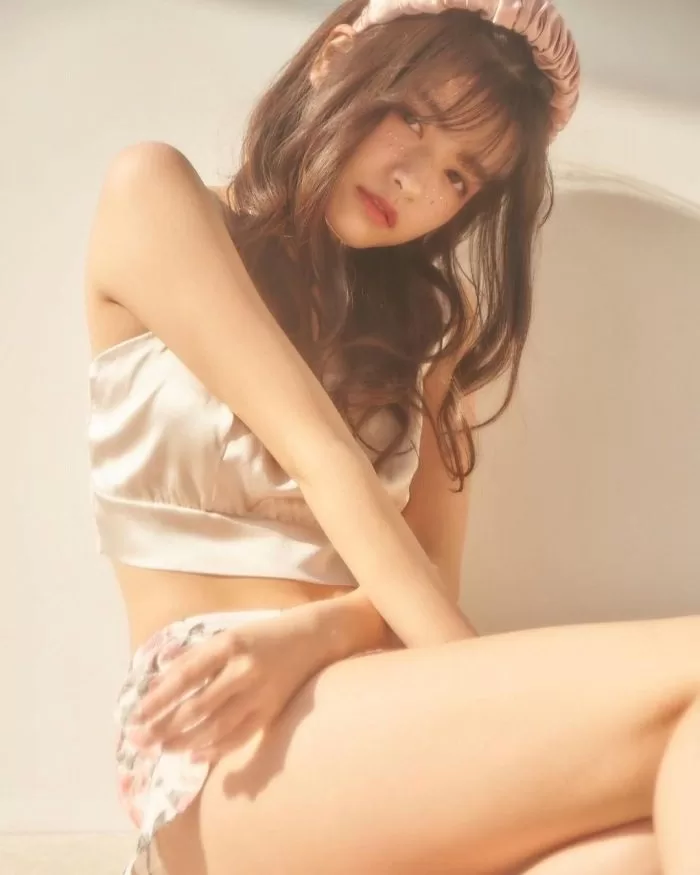 景井ひな 水着グラビア