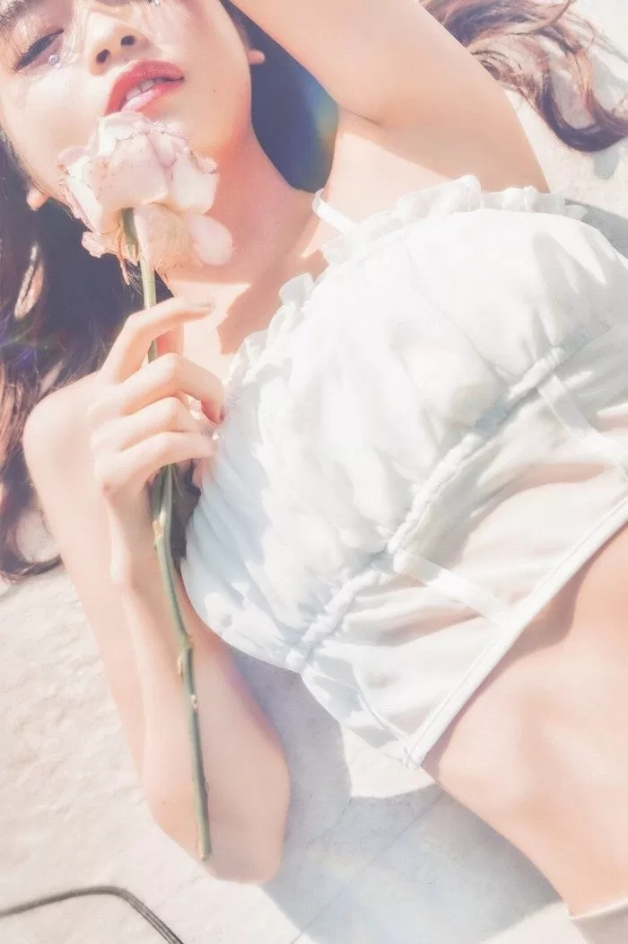 景井ひな 水着グラビア