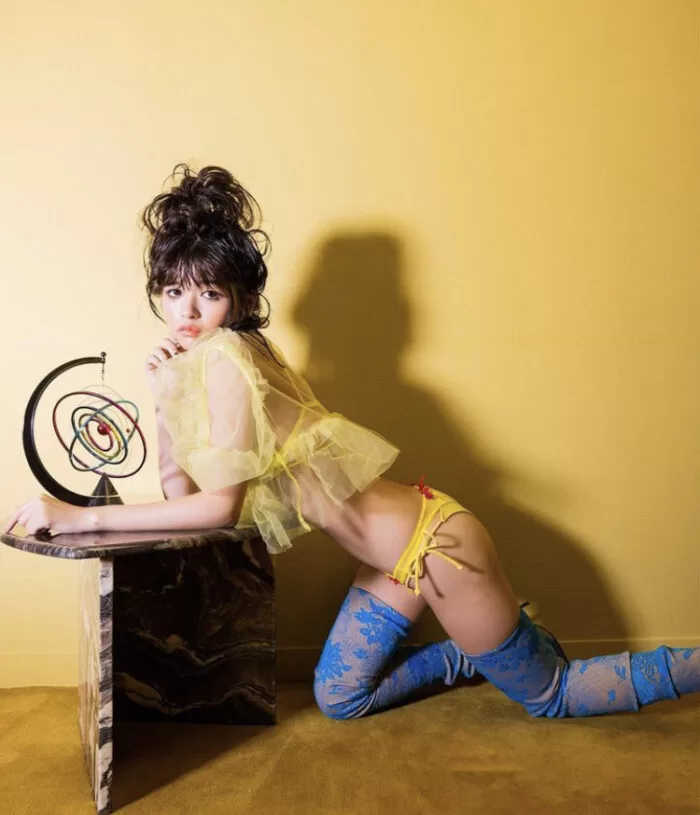 景井ひな 水着グラビア