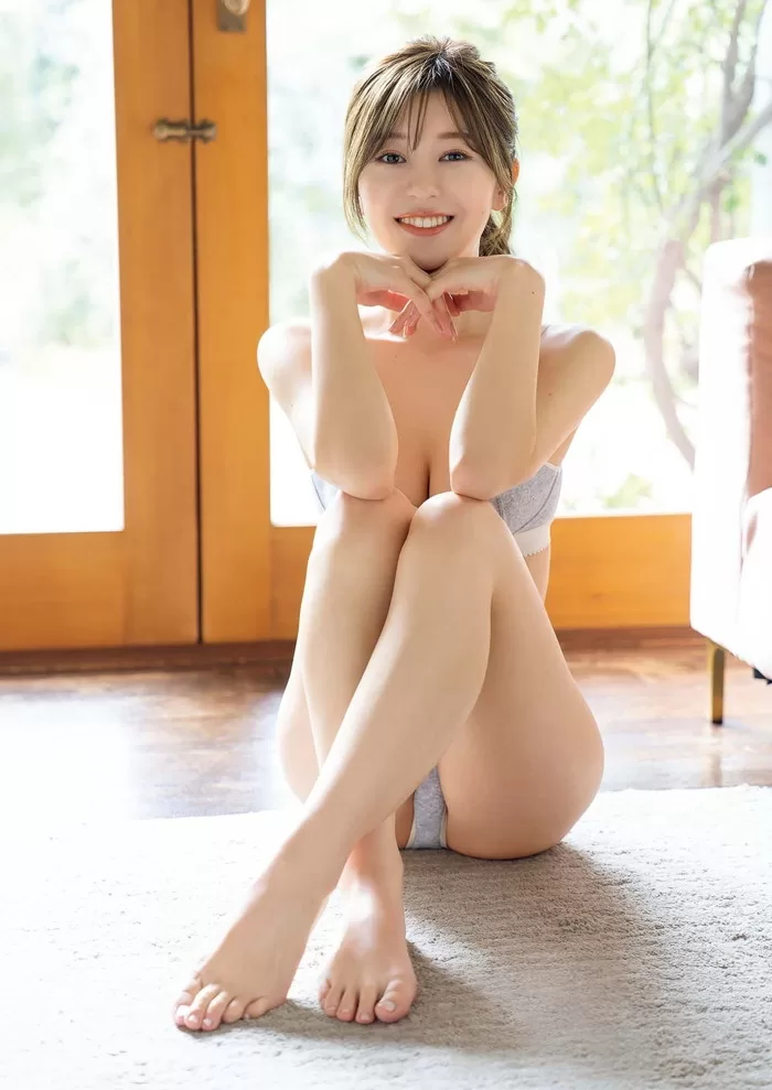 石崎日梨 水着 ビキニ ランジェリー 下着 グラビア 写真集