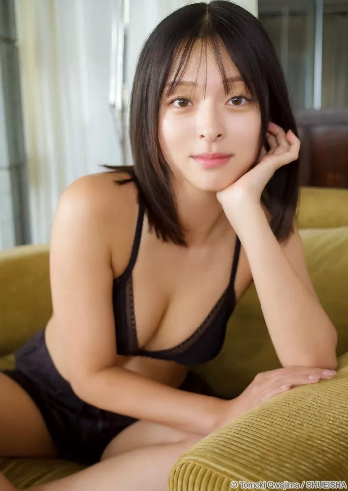 かおり 水着 ビキニ ランジェリー 下着 グラビア 写真集 TikTok Instagram