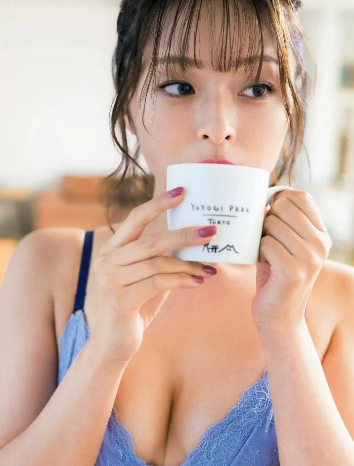 かおり 水着 ビキニ ランジェリー 下着 グラビア 写真集 TikTok Instagram