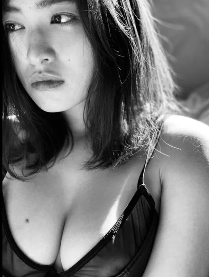 北村優衣 ヌード 濡れ場 おっぱい 乳首 乳輪 水着 ビキニ ランジェリー 下着 グラビア 写真集 ビリーバーズ