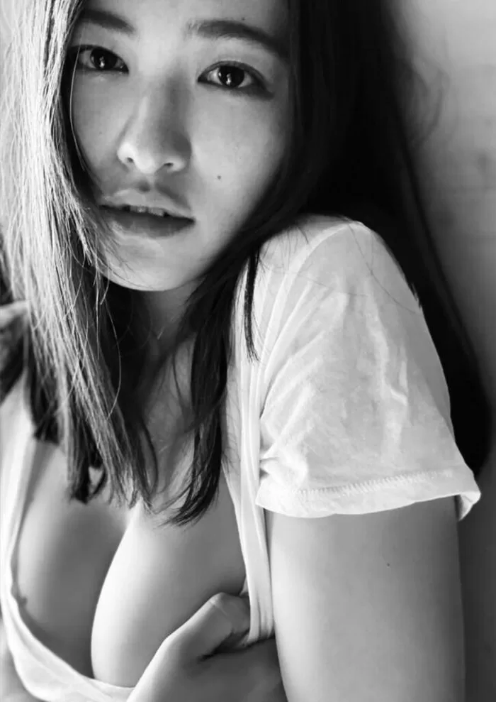 北村優衣 ヌード 濡れ場 おっぱい 乳首 乳輪 水着 ビキニ ランジェリー 下着 グラビア 写真集 ビリーバーズ