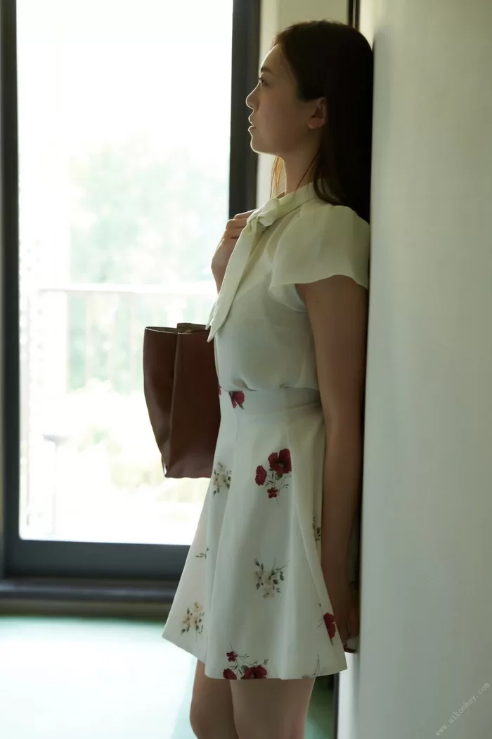 七瀬いおり ヘアヌード ヌード 濡れ場 水着 ビキニ ランジェリー 下着 グラビア 写真集 AV女優 保育士