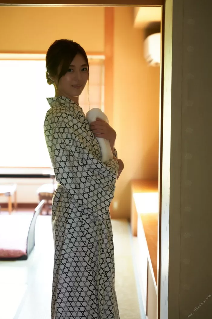 七瀬いおり ヘアヌード ヌード 濡れ場 水着 ビキニ ランジェリー 下着 グラビア 写真集 AV女優 保育士