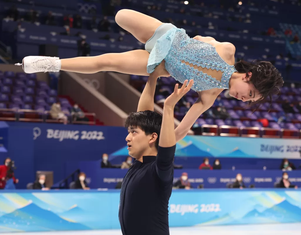 りくりゅうペア　三浦璃来　美尻