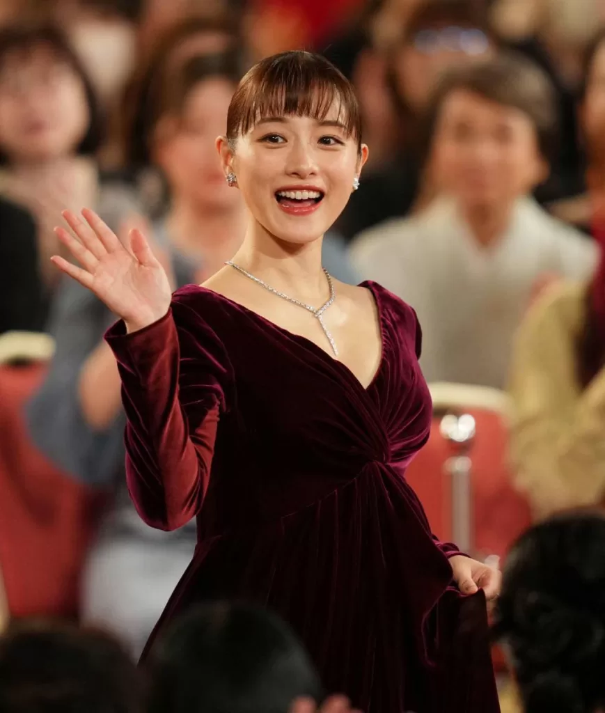 石原さとみ　おっぱい