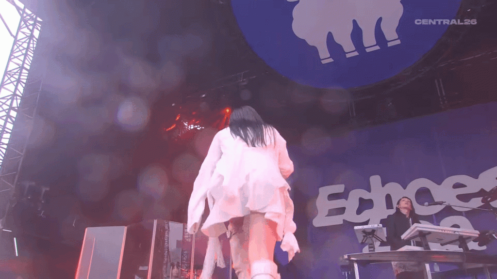 YOASOBI　幾田りら　パンチラ　エロ