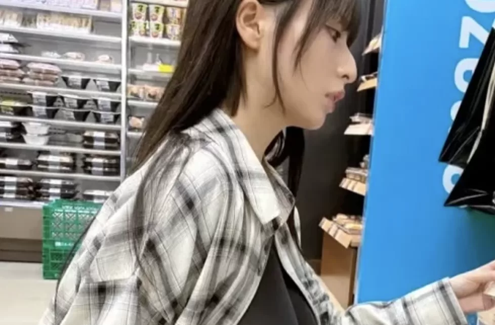 【画像】 女さん「バイトの男子全員、乳ばっか見てたわw」パシャッ