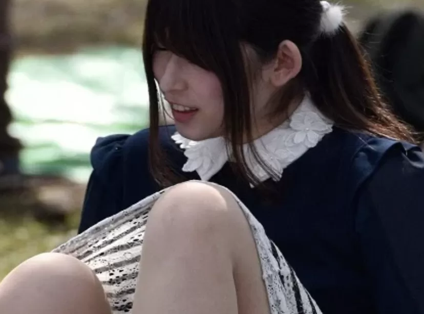 【画像】 お花見にスカートで来てる女の子のパンツ祭り