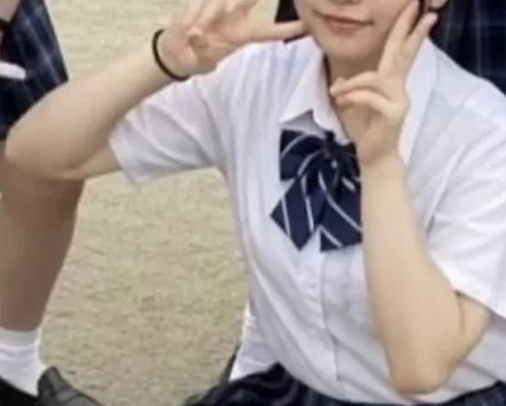 【画像】 文化祭JKさん、見えてはいけないものが見えてる状態をSNSにアップしてしまうｗｗｗ