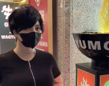 【動画】 ボーイッシュ巨乳女さん、とんでもなくHな服装で街を歩いてしまうｗｗｗ