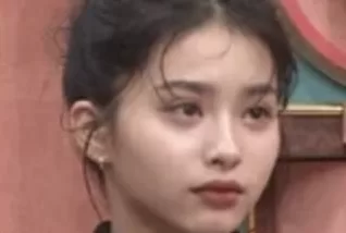 【画像】 こういう「ここがお○ぱいですよ～」って形状の服ｗｗｗ